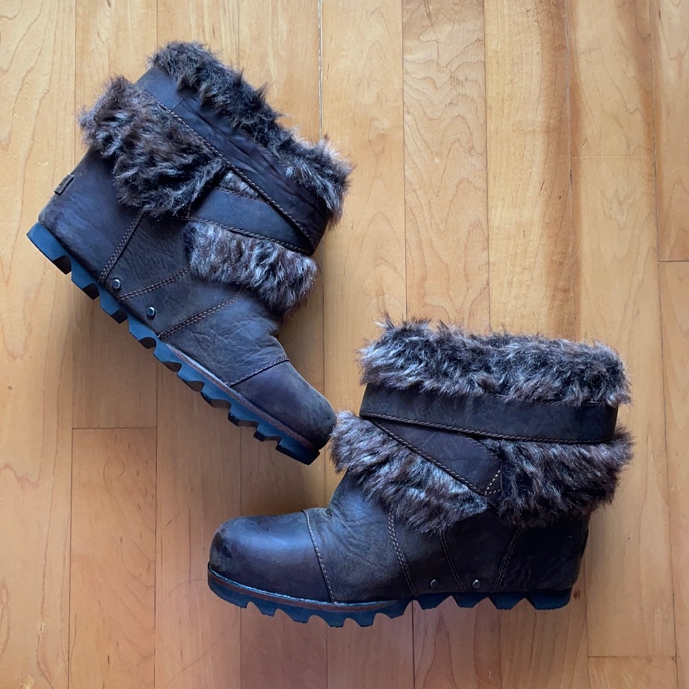 Sorel Wedge Faux Fur Boots size 7 brown